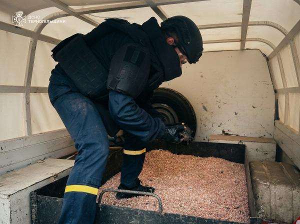 На Тернопільщині піротехніки знешкодили два снаряди часів Другої світової (фото)