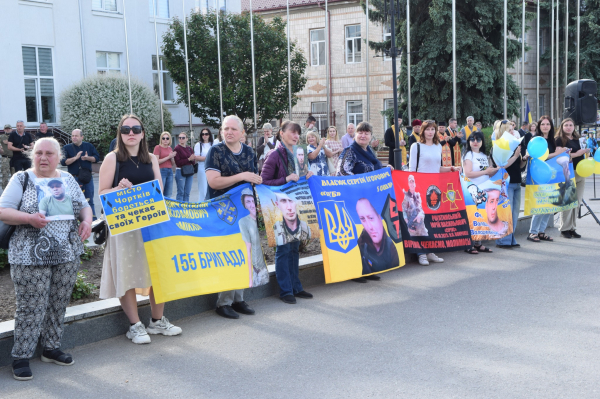 Після понад року російського полону до Чорткова повернувся військовий Михайло Медведик (фото)