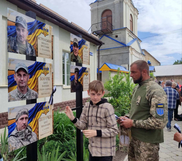 У Великих Дедеркалах відкрили Алею Надії для родин полонених і зниклих безвісти захисників (фото)