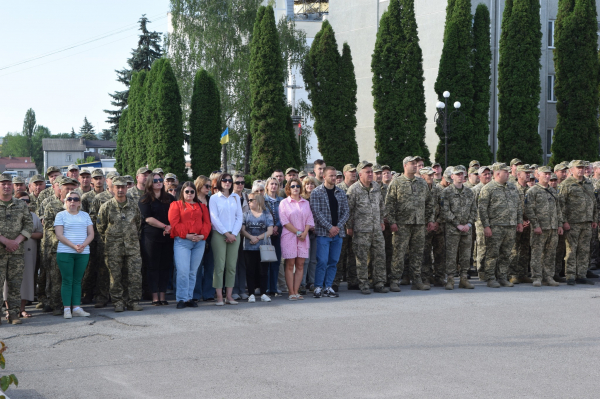 Після понад року російського полону до Чорткова повернувся військовий Михайло Медведик (фото)