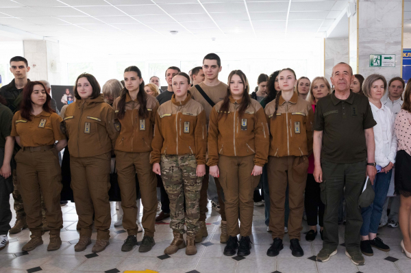 У ЗУНУ до Дня Героїв провели патріотичну акцію та відкрили виставку «Горизонти надії» (фото)