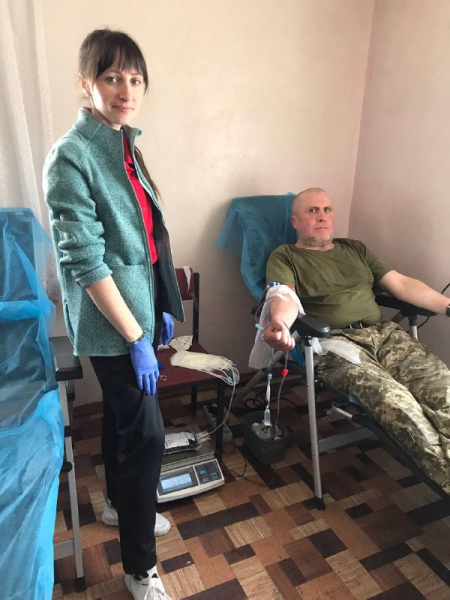 Рекордні 100 донацій за день: у Теребовлі зібрали 45 літрів крові для потреб ЗСУ (фото)