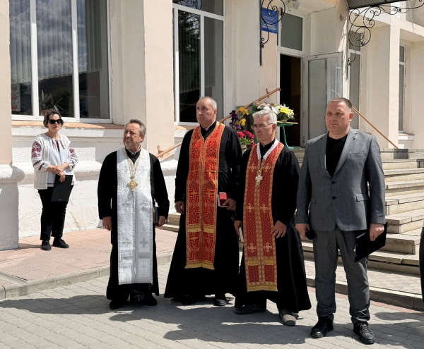 Пам’ять, викарбувана в камені: в Теребовлі встановили меморіальні дошки п’ятьом полеглим випускникам ліцею