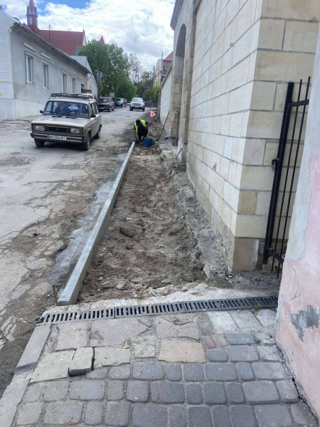 У Бережанах провели благоустрій біля історичної вірменської церкви (фото)