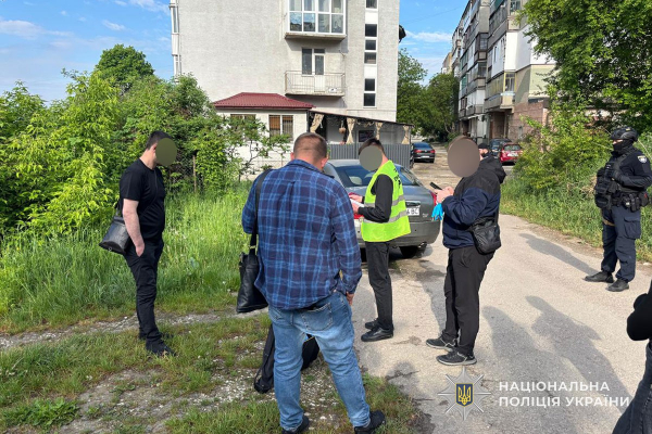 У Тернополі в авто іноземця знайшли бойові гранати (фото)