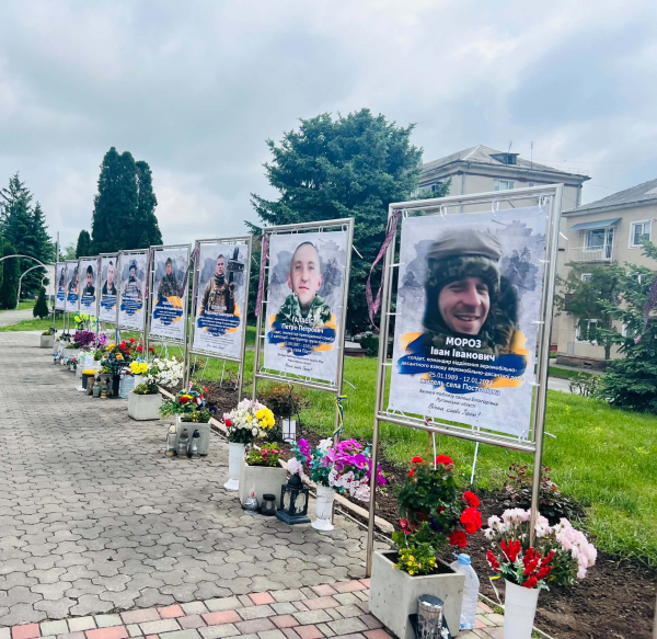 У Гусятині долучилися до акції «Вишита стрічка пам’яті» (фото)