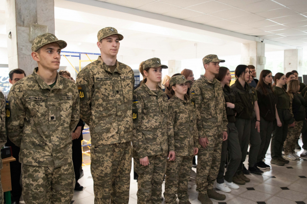 У ЗУНУ до Дня Героїв провели патріотичну акцію та відкрили виставку «Горизонти надії» (фото)