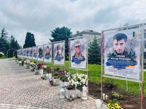 У Гусятині долучилися до акції «Вишита стрічка пам’яті» (фото)