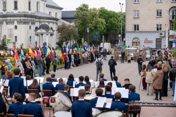 Підняттям прапора ЄС у Тернополі відзначили День Європи (фото)