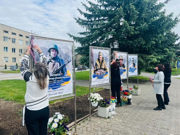 У Гусятині долучилися до акції «Вишита стрічка пам’яті» (фото)