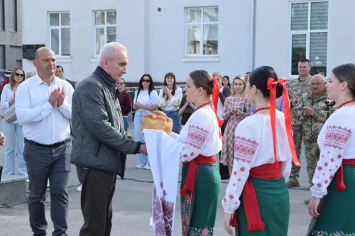 Після понад року російського полону до Чорткова повернувся військовий Михайло Медведик (фото)