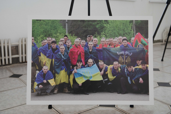 У ЗУНУ до Дня Героїв провели патріотичну акцію та відкрили виставку «Горизонти надії» (фото)
