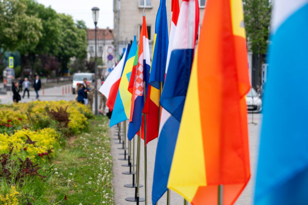 Підняттям прапора ЄС у Тернополі відзначили День Європи (фото)