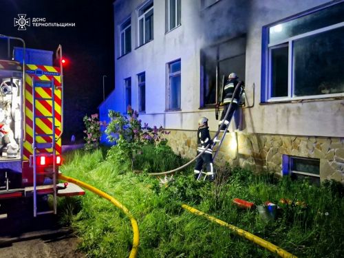У селі на Тернопільщині загорілася школа (фото)