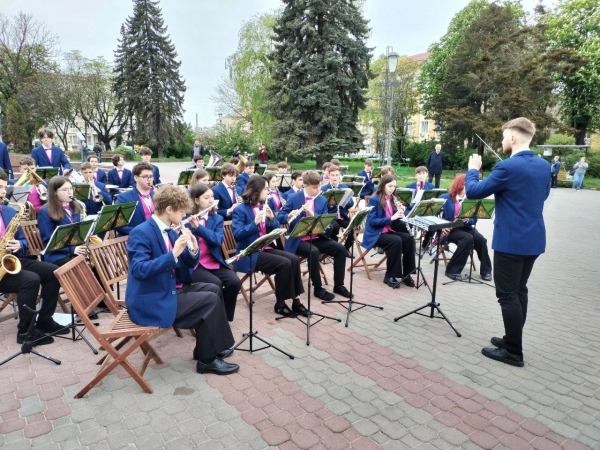Підняттям прапора ЄС у Тернополі відзначили День Європи (фото)