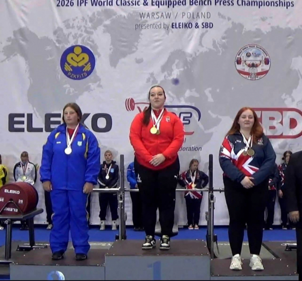 15-річна спортсменка зі Збаража виборола "срібло" на чемпіонаті світу з класичного жиму лежачи (фото)