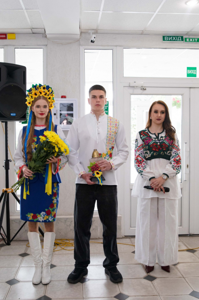 У ЗУНУ до Дня Героїв провели патріотичну акцію та відкрили виставку «Горизонти надії» (фото)