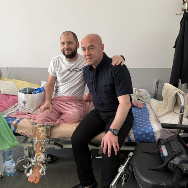 У Тернополі військовим на реабілітації вручили 87 подарункових наборів до Дня Героїв (фото)