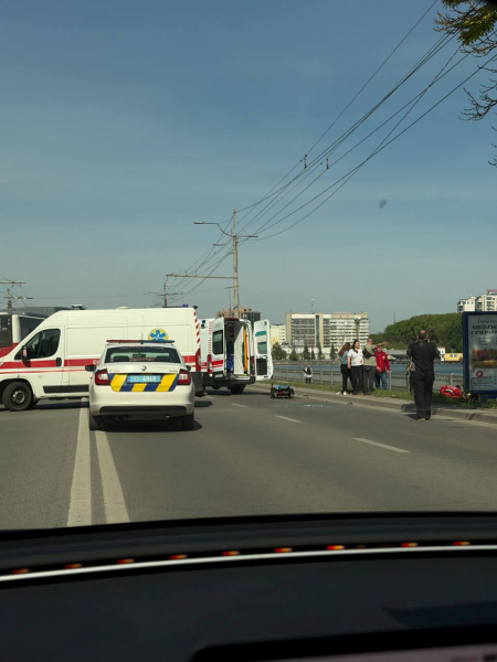 На дамбі у Тернополі знову сталася аварія: у місті затори (фото)