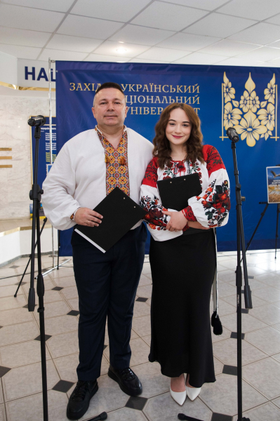 У ЗУНУ до Дня Героїв провели патріотичну акцію та відкрили виставку «Горизонти надії» (фото)
