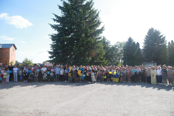 У селі на Тернопільщині зустріли двох рідних братів, які повернулися з ворожого полону (фото)
