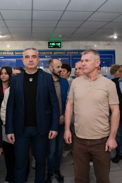 У ЗУНУ до Дня Героїв провели патріотичну акцію та відкрили виставку «Горизонти надії» (фото)
