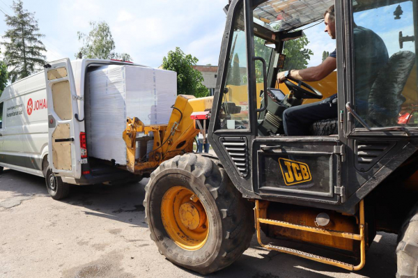 Козівська лікарня отримала генератор та медичні ліжка від міжнародних благодійників (фото)