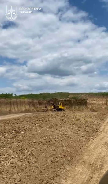 Незаконний видобуток супіску: на Тернопільщині судитимуть директора цегельного заводу (фото)