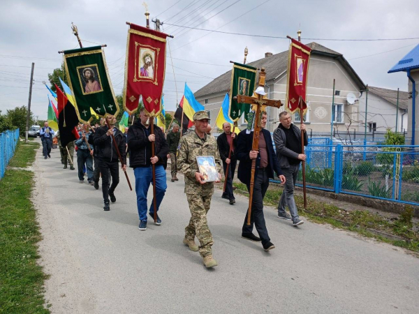 У Козівській громаді попрощалися із загиблим захисником Володимиром Галунком (фото)