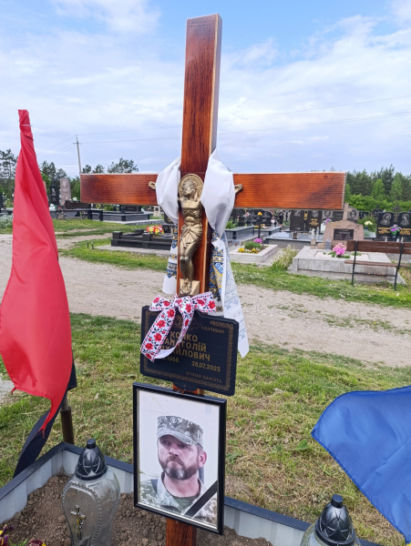 У Лошнівській ЗОШ провели акцію «Вишита стрічка пам’яті» (фото)