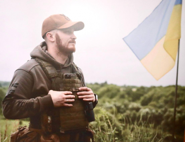 Фотовиставка «Війна в обличчях», присвячена українським захисникам, діє у Тернопільській облраді (фото)