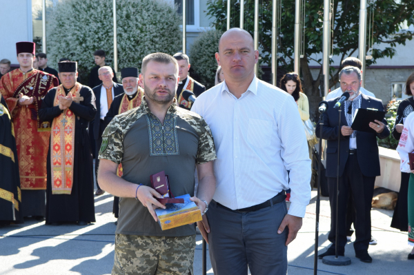 Після понад року російського полону до Чорткова повернувся військовий Михайло Медведик (фото)