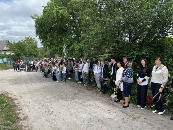 У селі на Шумщині відкрили символічну алею пам'яті загиблих воїнів (фото)