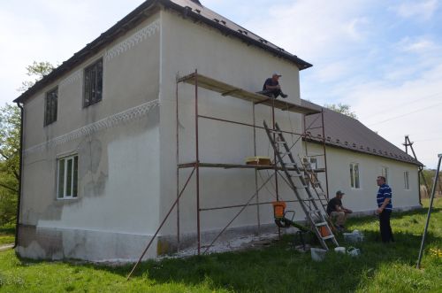 У Білобожницькій громаді завершують оновлення клубу та готуються відкрити меморіальну дошку герою Володимиру Сухому