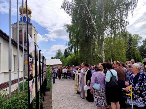 У Великих Дедеркалах відкрили Алею Надії для родин полонених і зниклих безвісти захисників (фото)