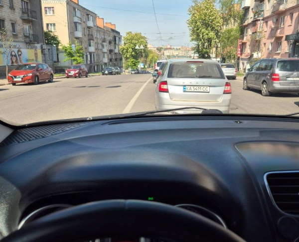 На дамбі у Тернополі знову сталася аварія: у місті затори (фото)