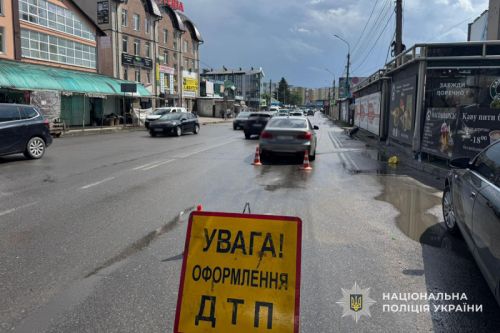 У Тернополі водій автомобіля "БМВ" збив жінку у центрі міста (фото)