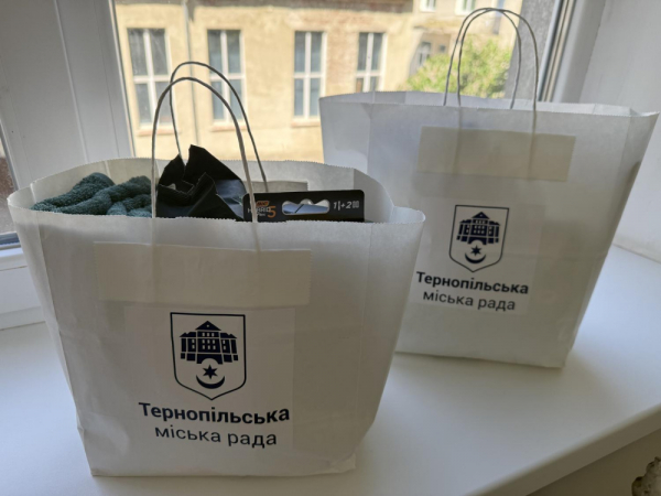 У Тернополі військовим на реабілітації вручили 87 подарункових наборів до Дня Героїв (фото)