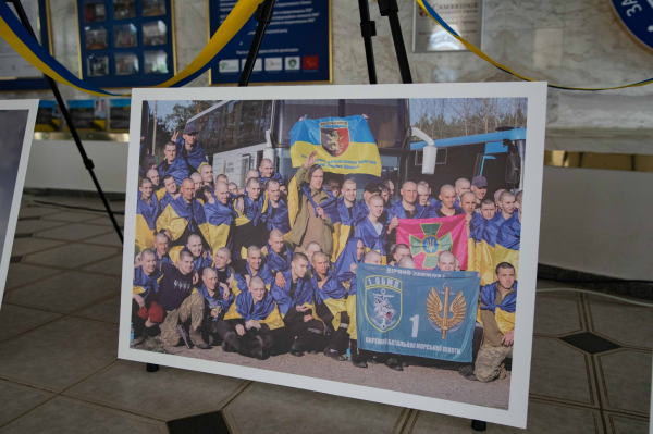 У ЗУНУ до Дня Героїв провели патріотичну акцію та відкрили виставку «Горизонти надії» (фото)