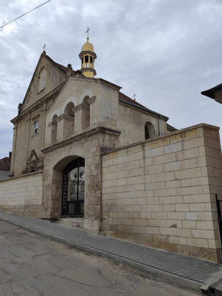 У Бережанах провели благоустрій біля історичної вірменської церкви (фото)