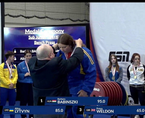 15-річна спортсменка зі Збаража виборола "срібло" на чемпіонаті світу з класичного жиму лежачи (фото)
