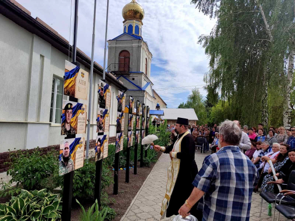 У Великих Дедеркалах відкрили Алею Надії для родин полонених і зниклих безвісти захисників (фото)