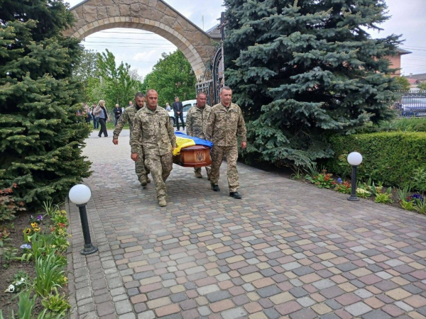 У Козівській громаді попрощалися із загиблим захисником Володимиром Галунком (фото)