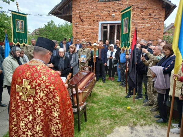 У Козівській громаді попрощалися із загиблим захисником Володимиром Галунком (фото)