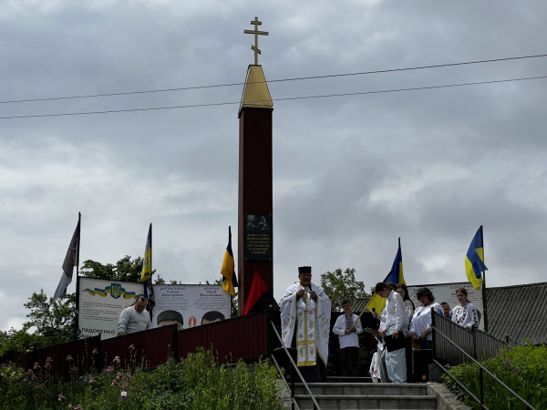 У селі на Шумщині відкрили символічну алею пам'яті загиблих воїнів (фото)