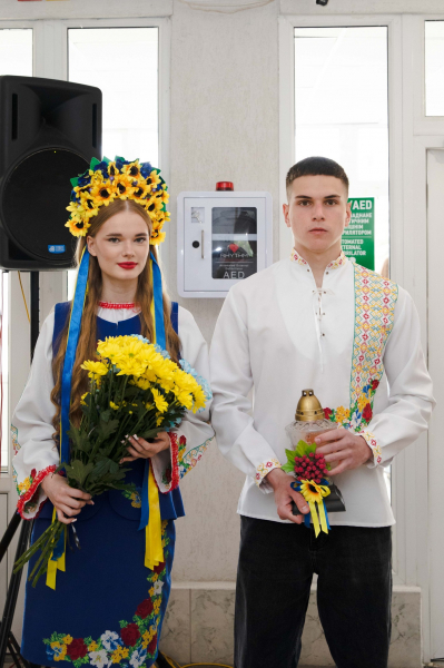 У ЗУНУ до Дня Героїв провели патріотичну акцію та відкрили виставку «Горизонти надії» (фото)