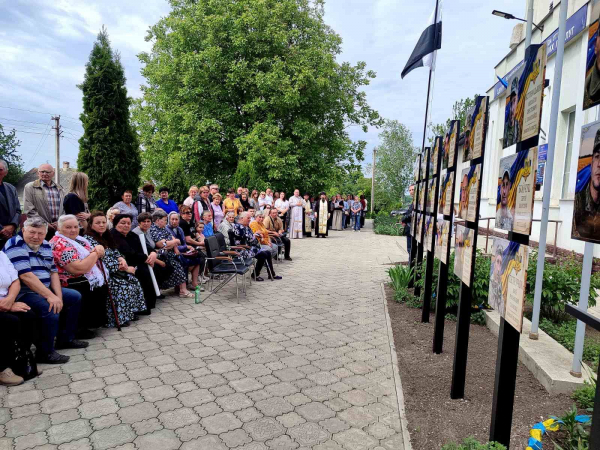 У Великих Дедеркалах відкрили Алею Надії для родин полонених і зниклих безвісти захисників (фото)