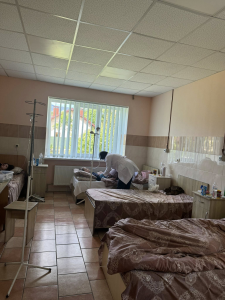 21 дитина захворіла: школярі з Тернополя масово отруїлися під час відпочинку в елітному готелі Буковелю (фото)