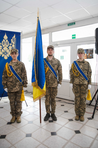 У ЗУНУ до Дня Героїв провели патріотичну акцію та відкрили виставку «Горизонти надії» (фото)
