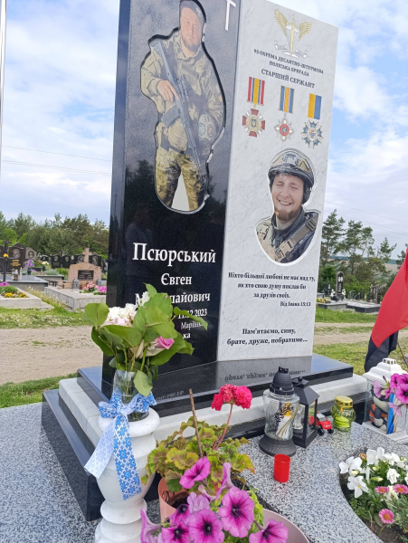У Лошнівській ЗОШ провели акцію «Вишита стрічка пам’яті» (фото)